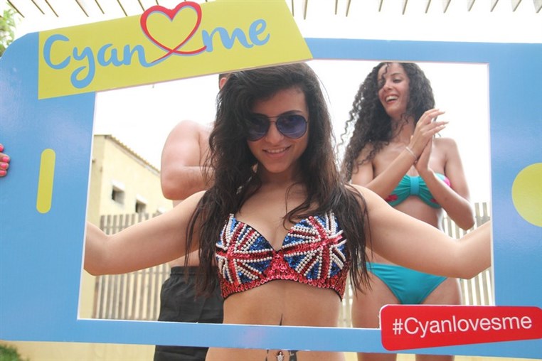 Cyan Beach Bar on Sunday